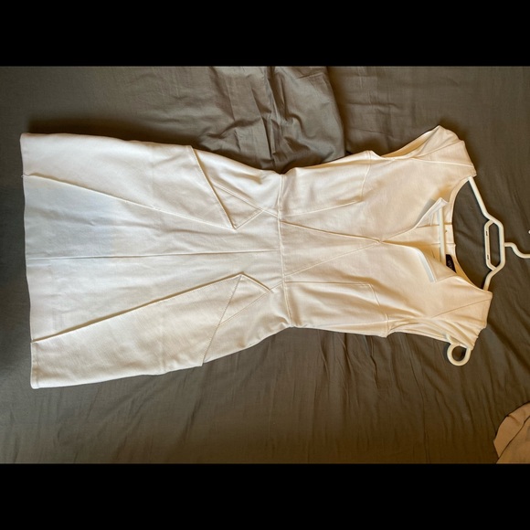 Guess Marciano Size 0; White Rayon/Spandex dress - Picture 2 of 8